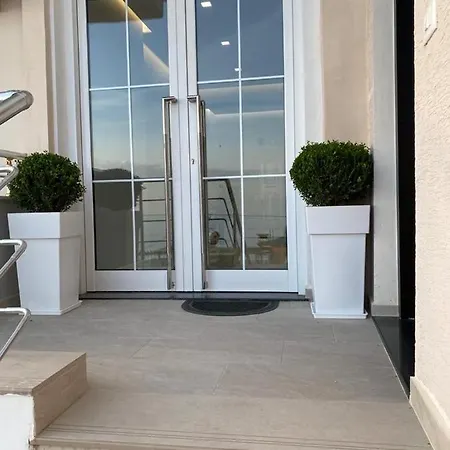 Emily Boutique 3* Borsh