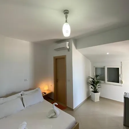 Emily Boutique Borsh